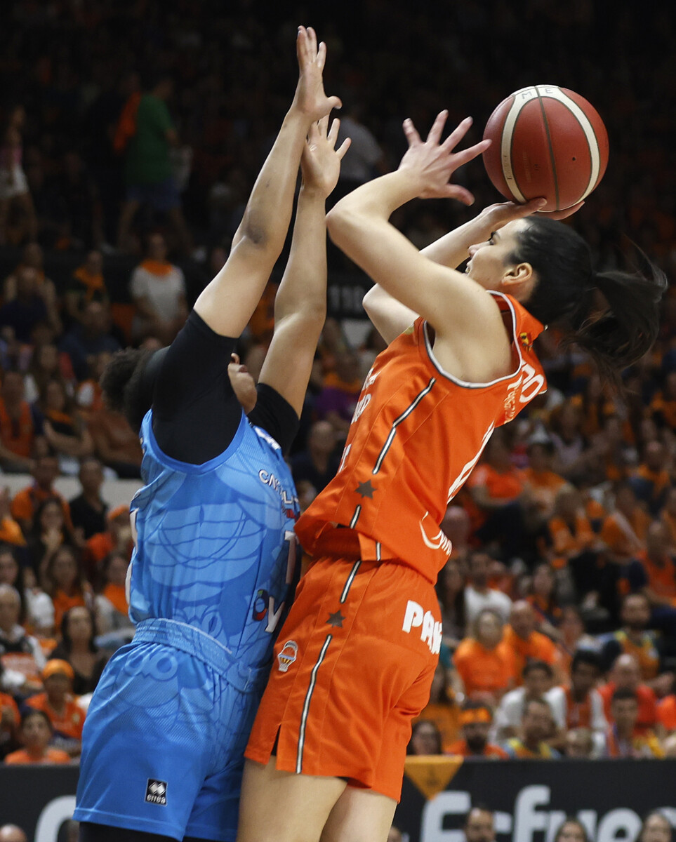 Valencia Basket Arrasa A Perfumer As Avenida Y Se Consagra Campe N De